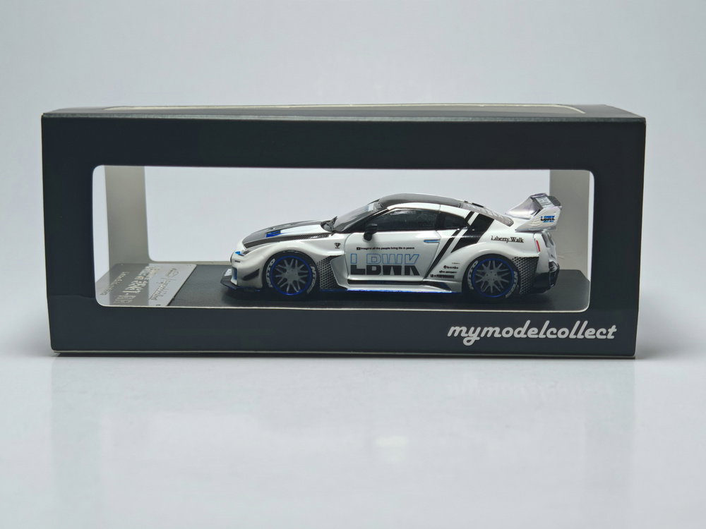 MODEL COLLECT 1/64 SKYLINE GTR (R35) LIBERTY WALK_7