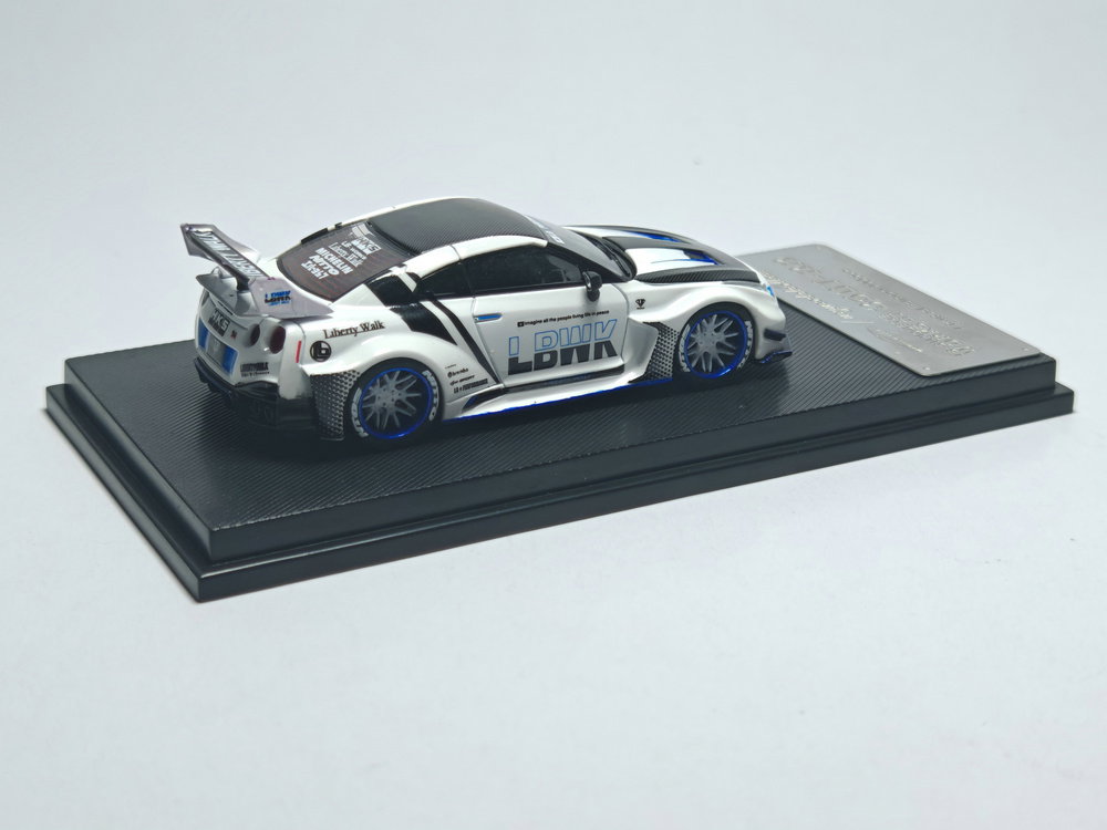MODEL COLLECT 1/64 SKYLINE GTR (R35) LIBERTY WALK_6