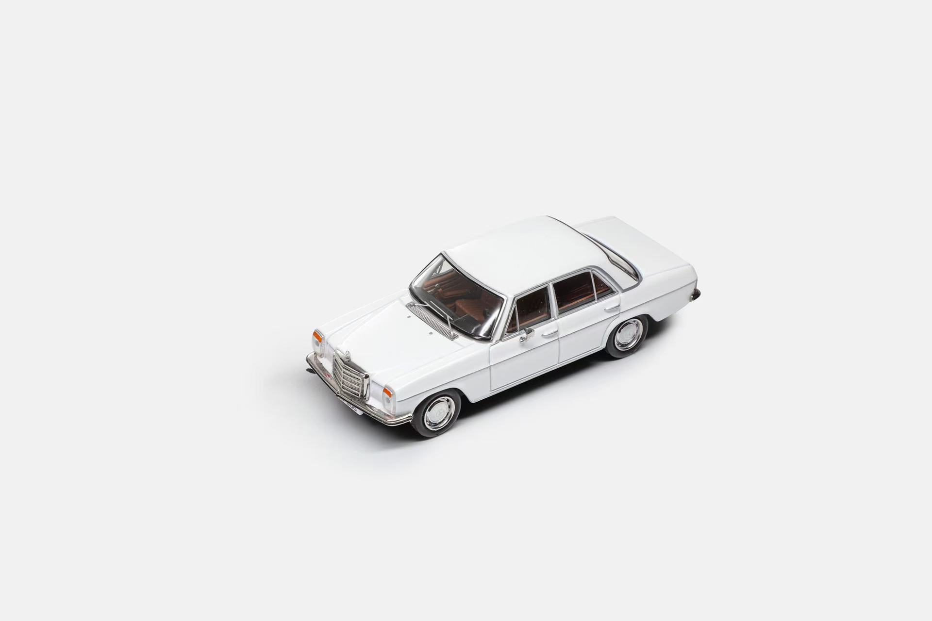 MAXWELL MODEL 1/64 MERCEDES E200 W114_6
