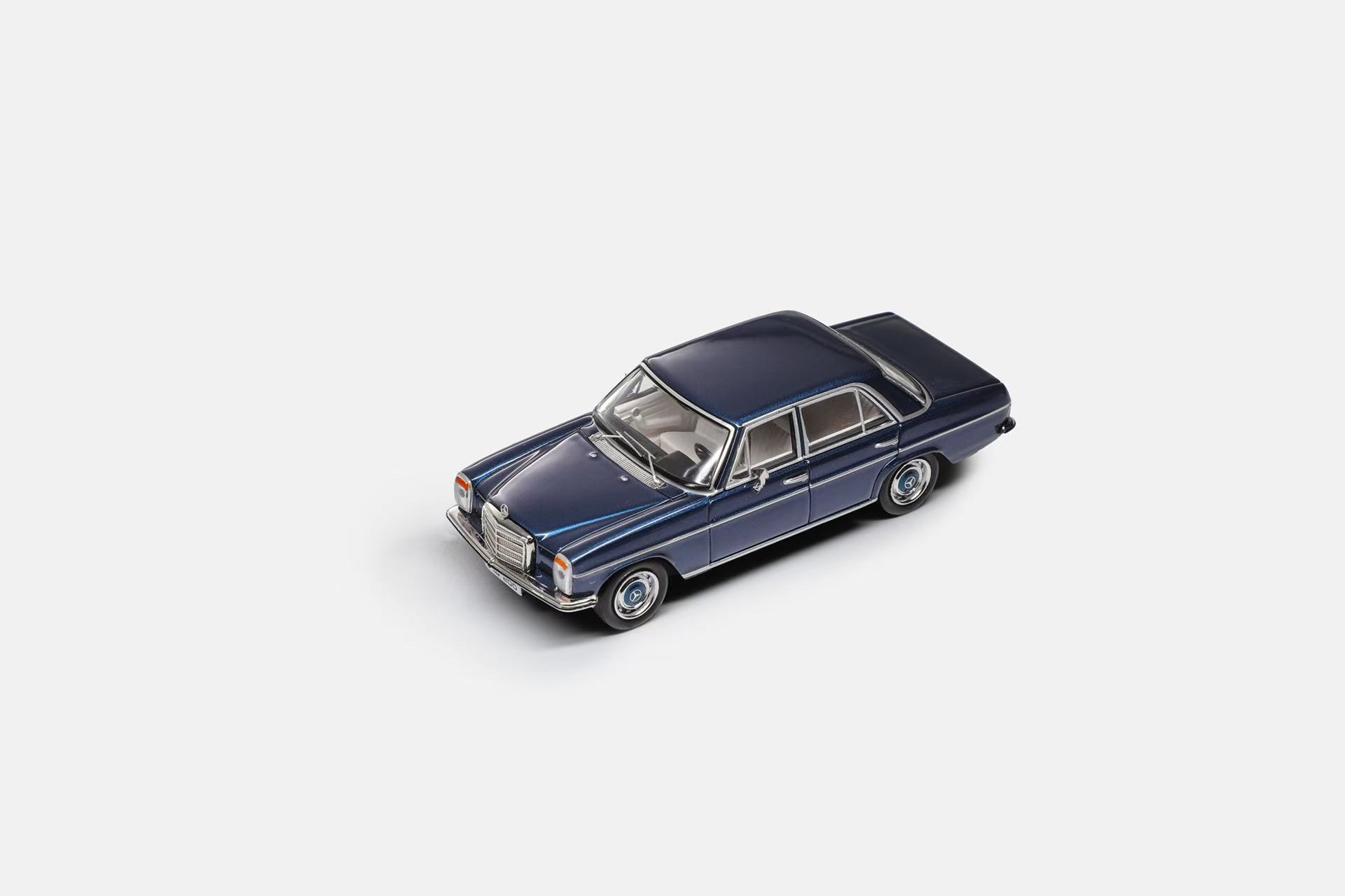MAXWELL MODEL 1/64 MERCEDES E200 W114_0