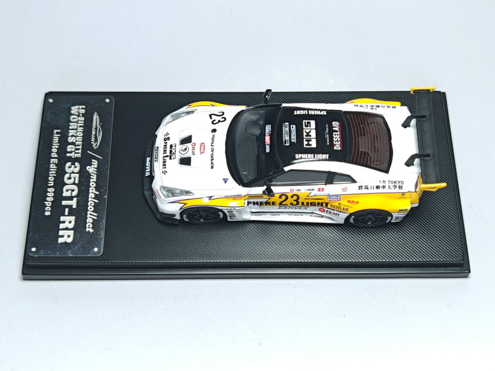 MODEL COLLECT 1/64 SKYLINE R35 LBWK FLASH_5