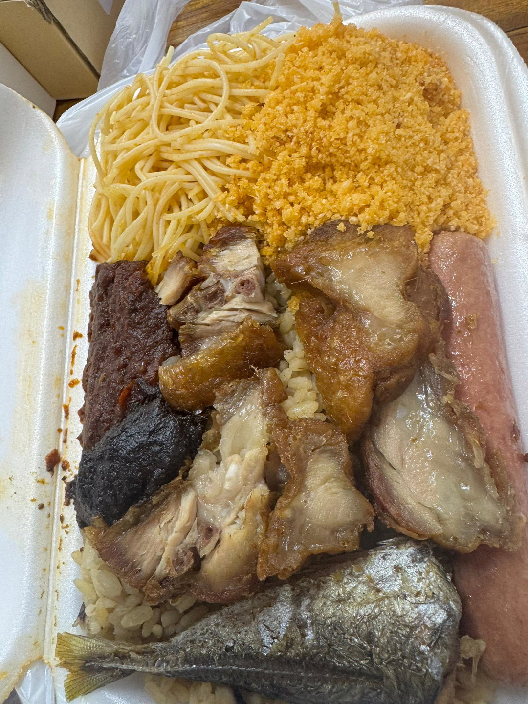 Ayimolou adokoubui poissons saucisse maka gari