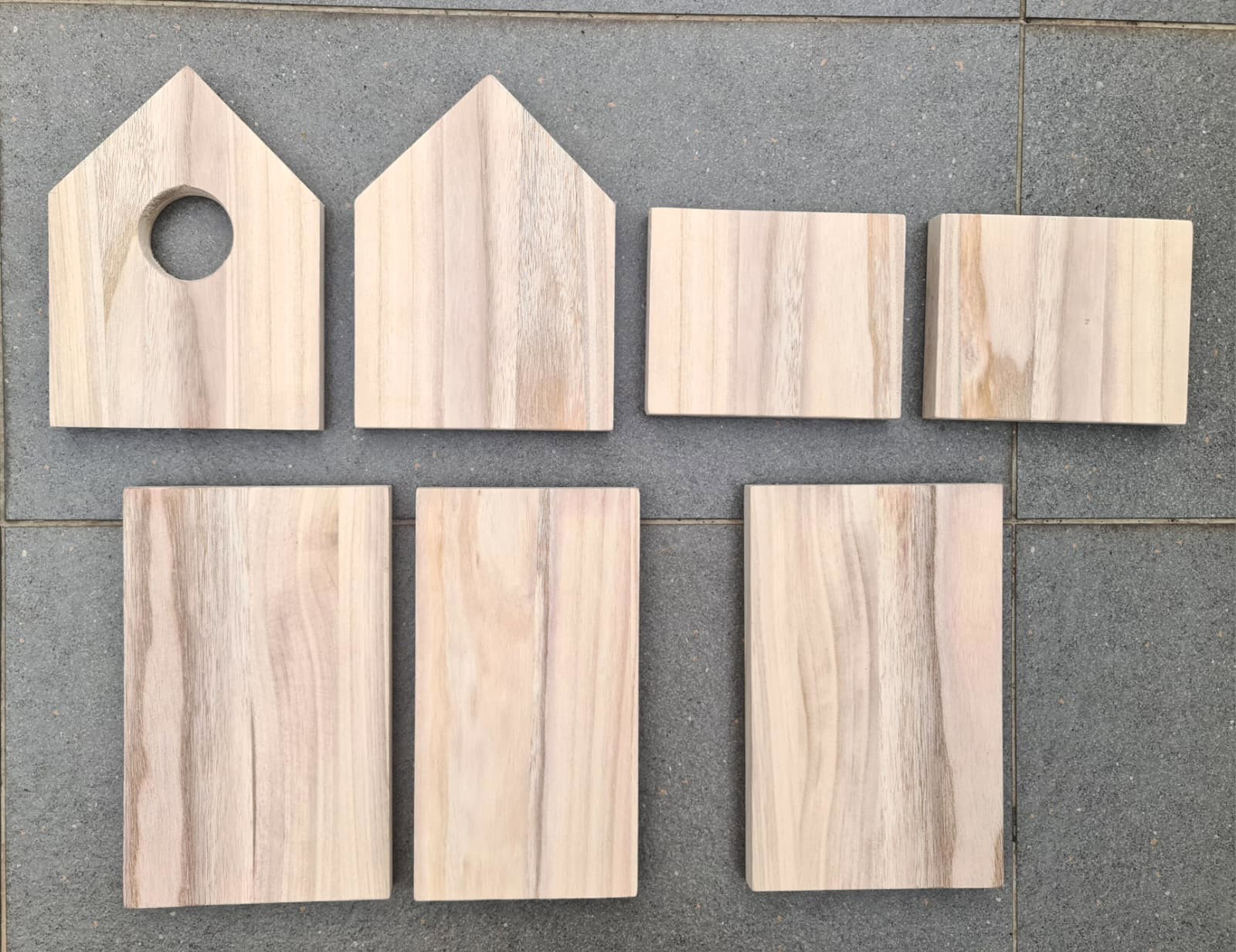 Build and Paint-Your-Own Birdhouse DIY Kit_1