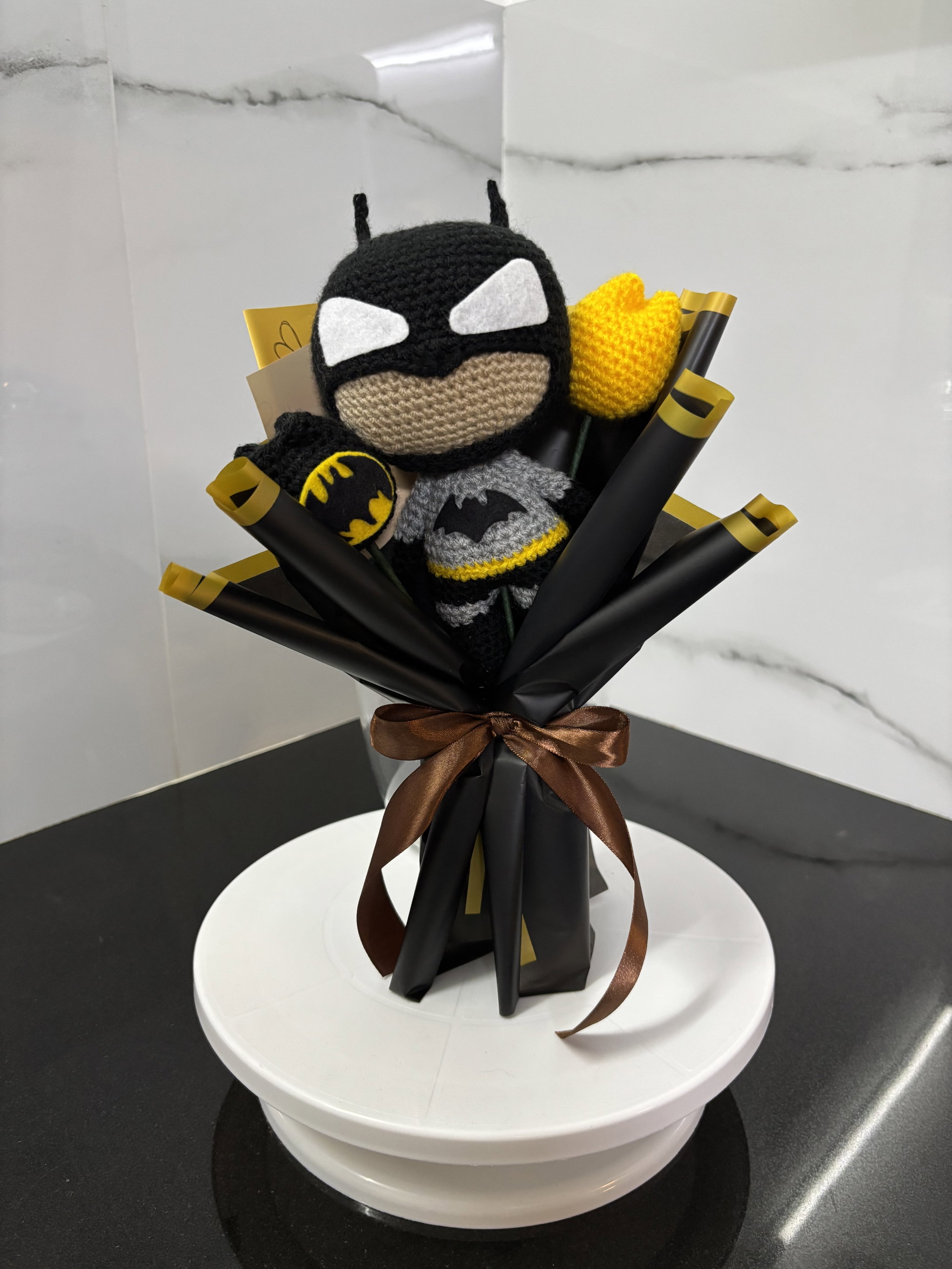 Batman crochet bouquet _0