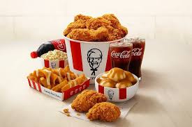 Pening nak order apa bila lepak? 🤔🍗 Jom kongsi KFC Bucket Bersama dengan geng!  Korang akan dapat 6pc ayam, 14oz Coleslaw, 2 Coke Zero, and pastinya bintang utama kita, Seaweed Shaker Fries dengan K-Lazatan yang confirm padu! 🤤🍟  Jom order sekarang! 🏃‍♂️_5