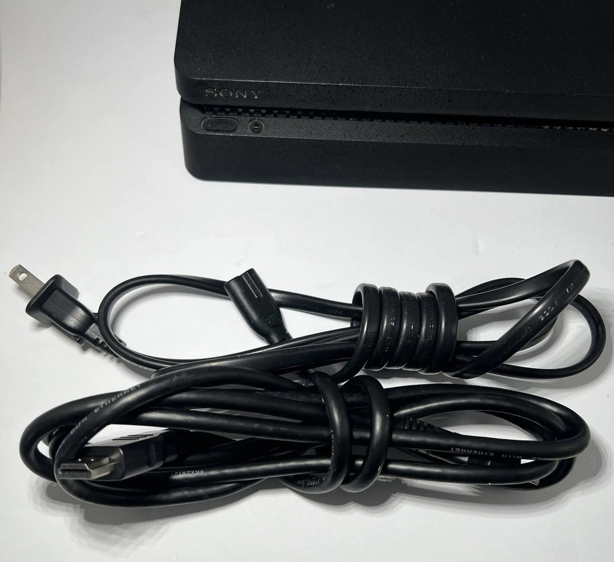 Playstation 4 Slim_2