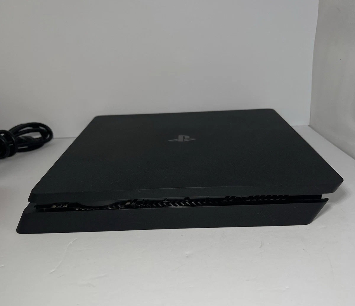 Playstation 4 Slim_5