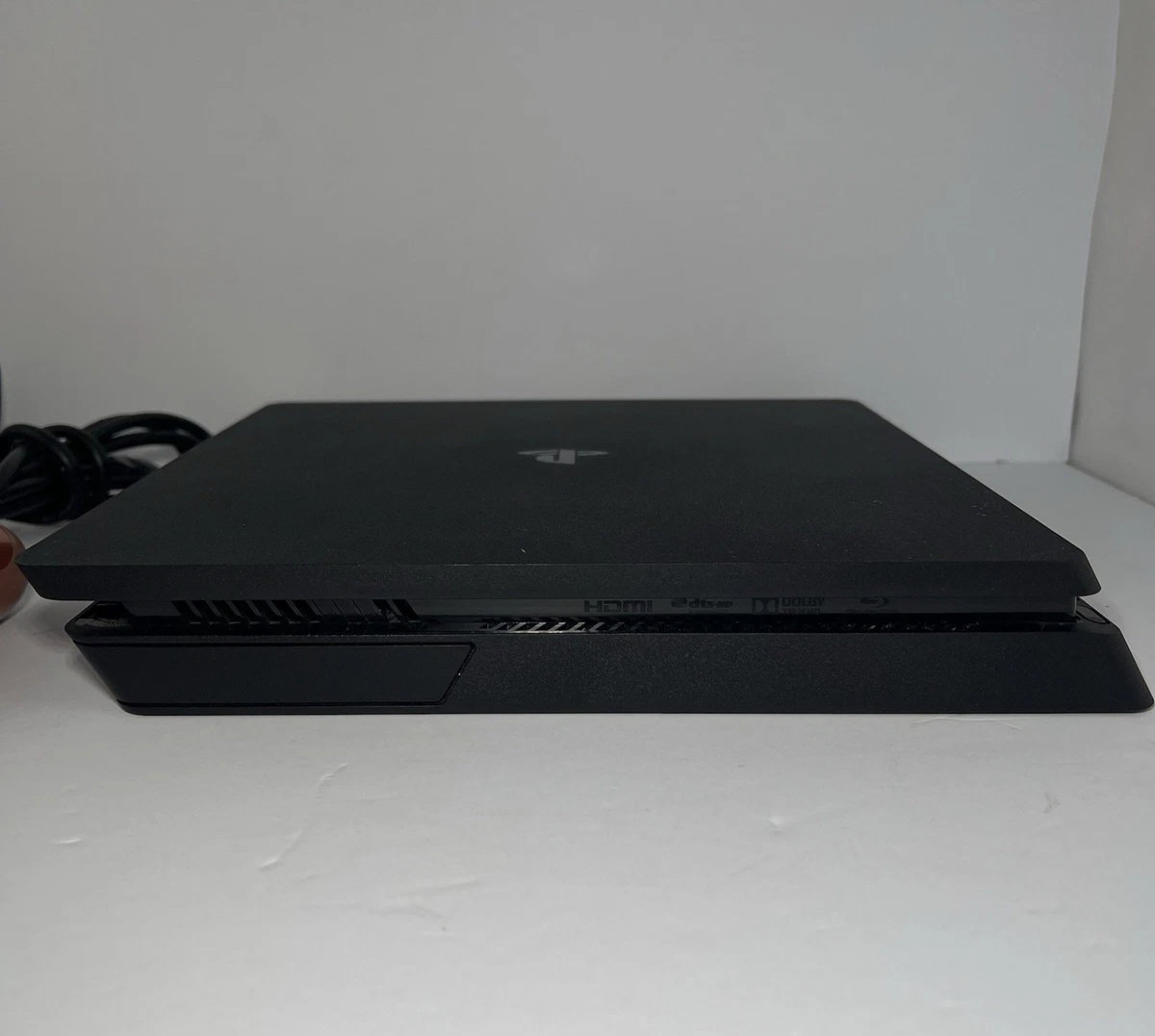 Playstation 4 Slim_4