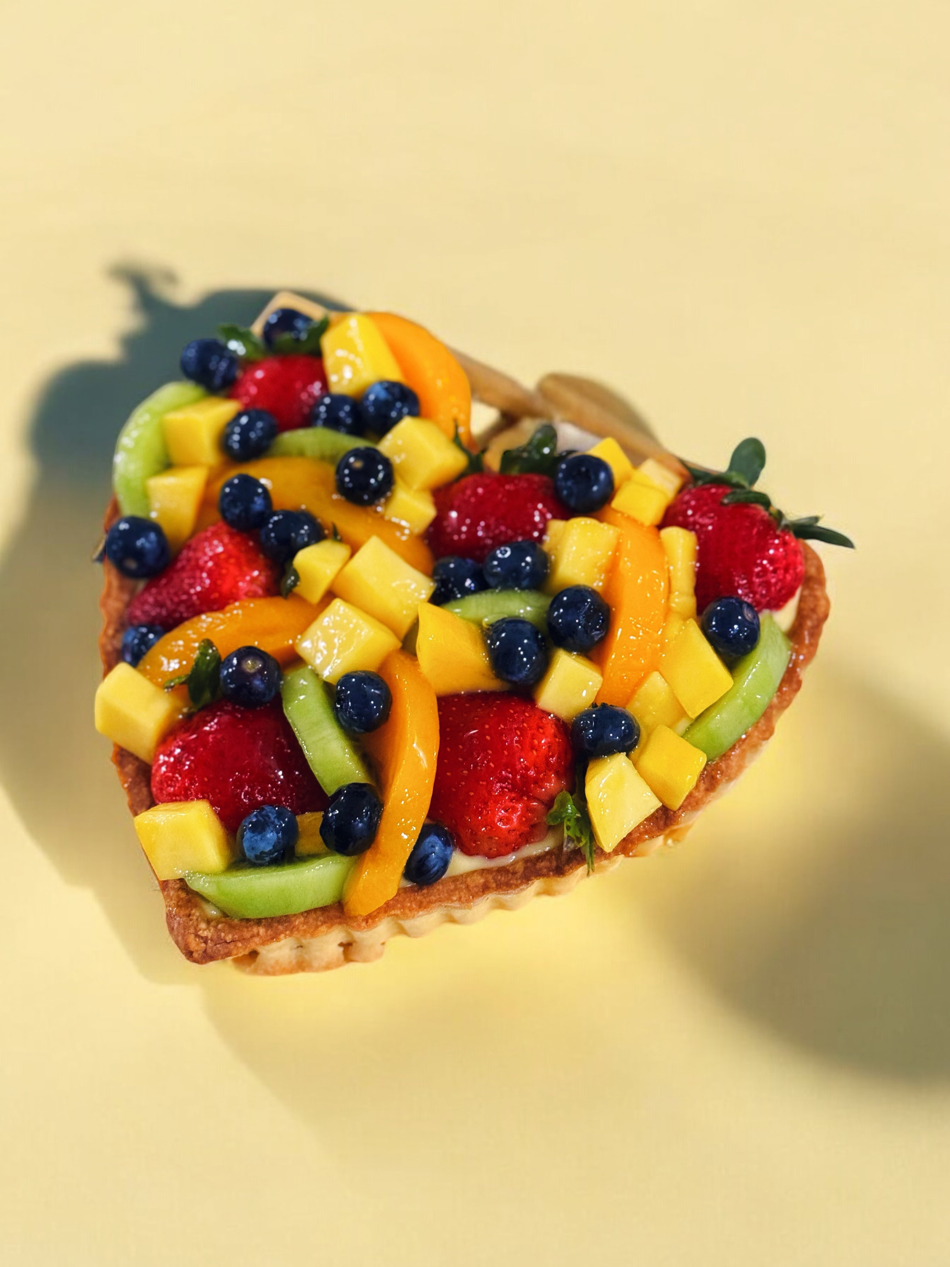 Fresh Mixed Fruit Tart, Heart 7.5"_1
