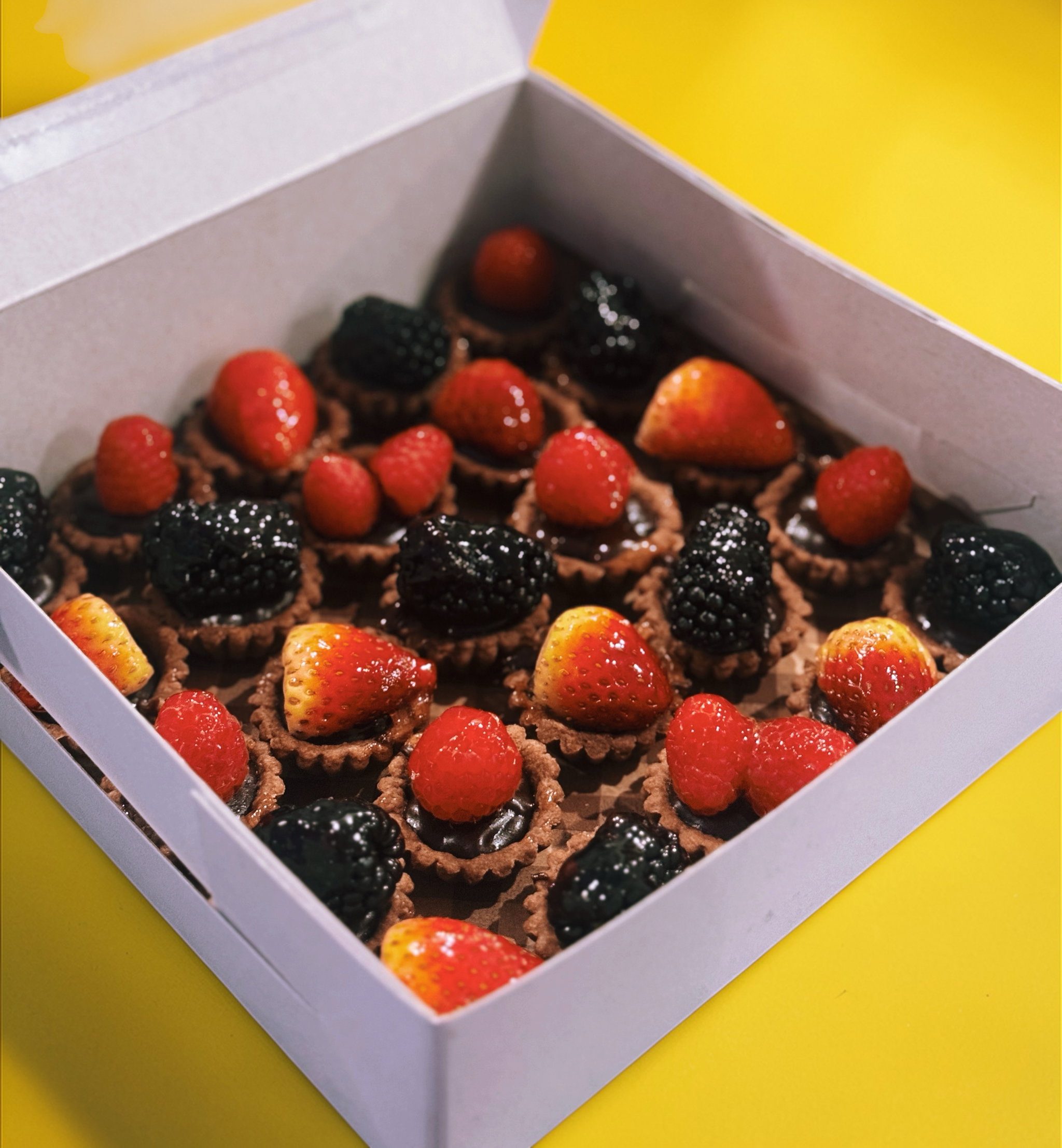 Mixed Berries Chocolate Tart, Minis_0