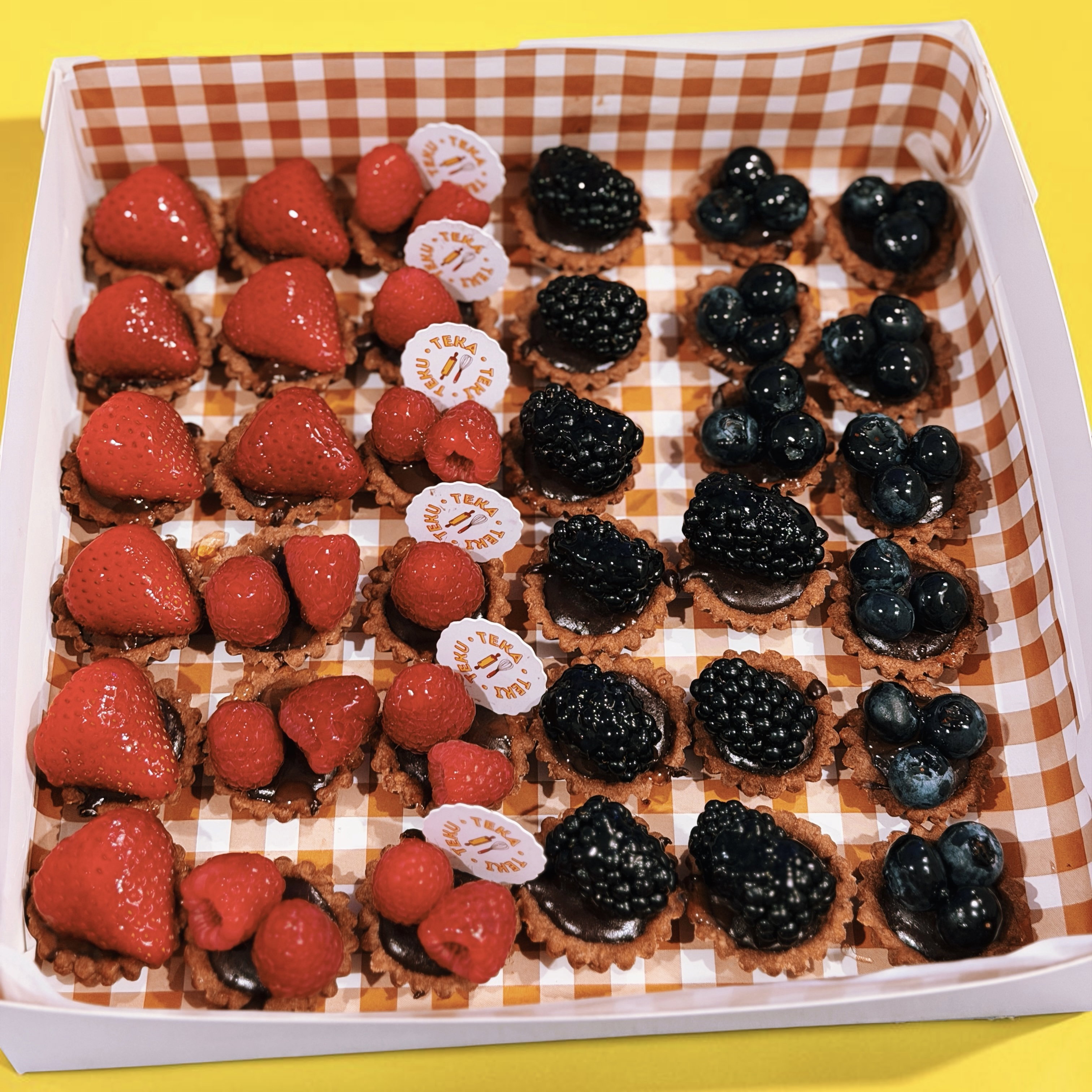 Mixed Berries Chocolate Tart, Minis_2