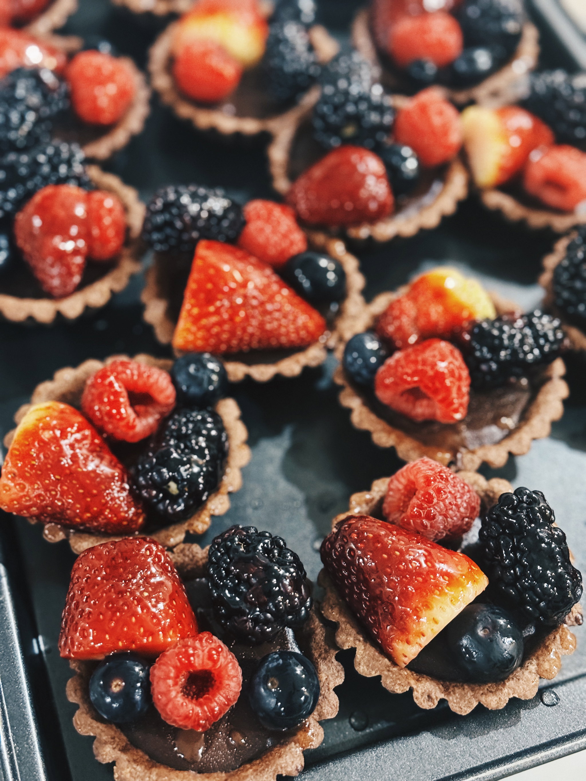 Mixed Berries Chocolate Tart, Small_0