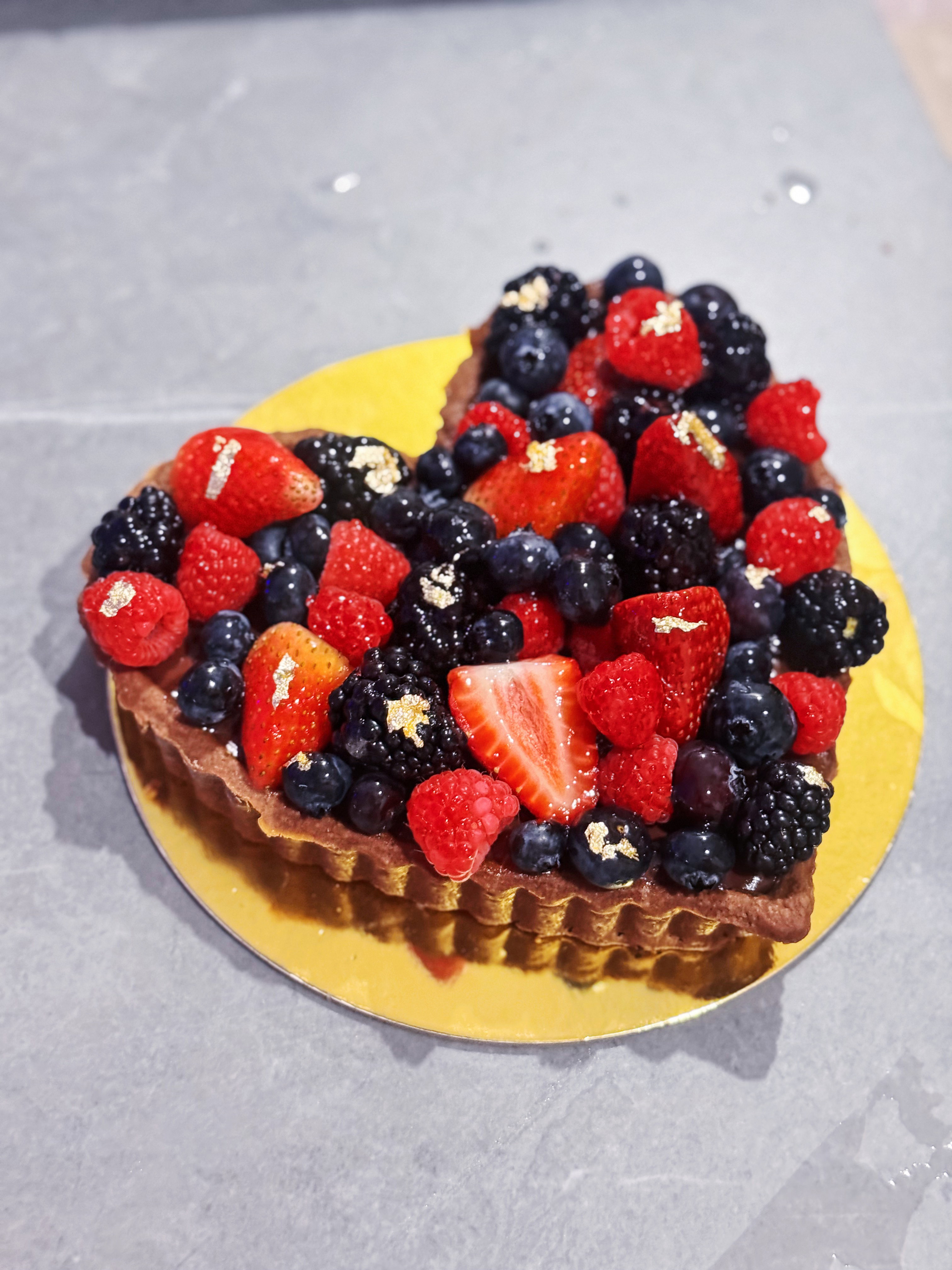 Mixed Berries Chocolate Tart, Heart 7.5"