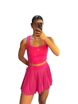 Top y falda plisada fucsia
