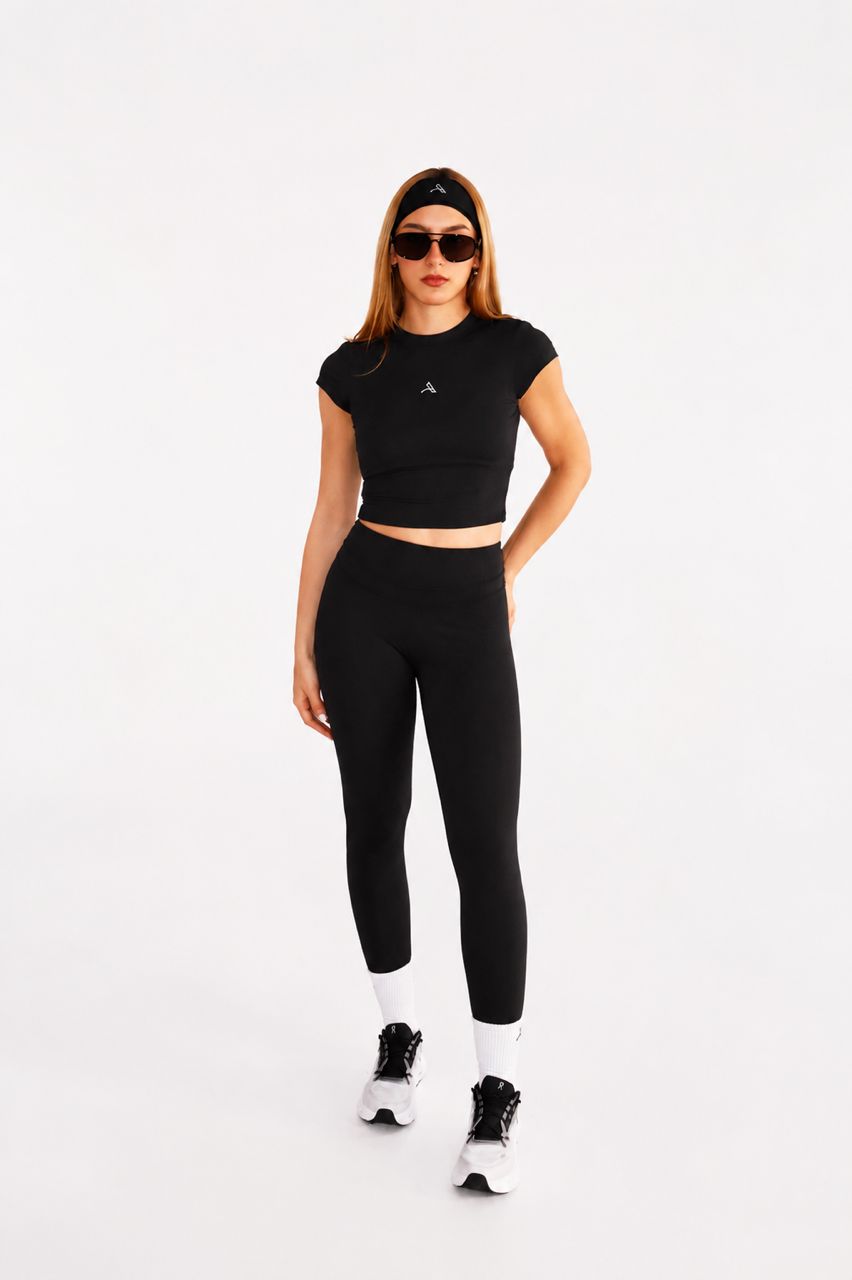 Set basic de camisa y legging negro