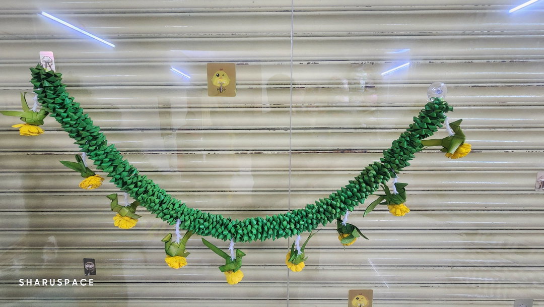 Sharu Space Palm Leaf U String with Parrots
