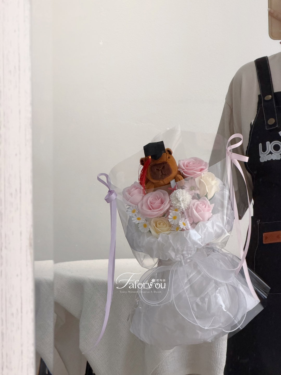 ( GD014 ) Graduation Capybara Soap Flower Bouquet