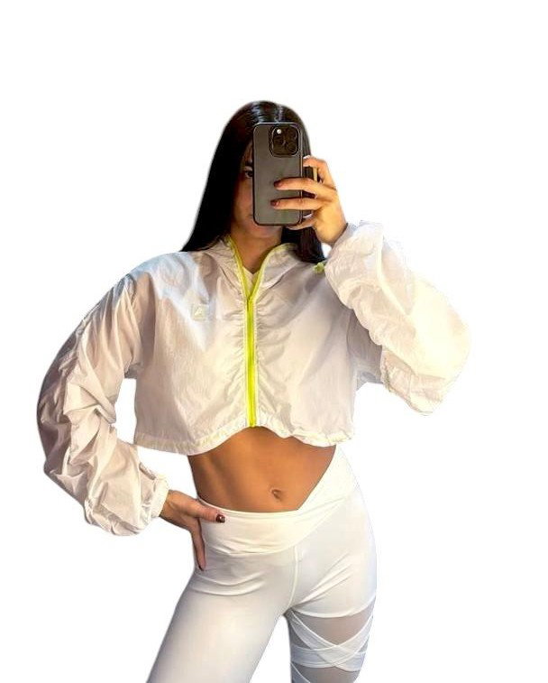 Chaqueta blanca cortavientos corta 