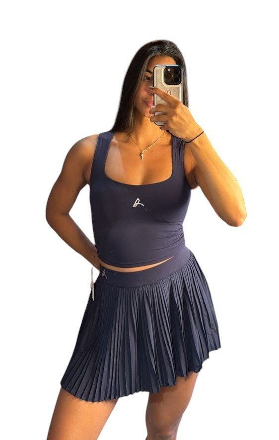 Falda plisada azul oscuro