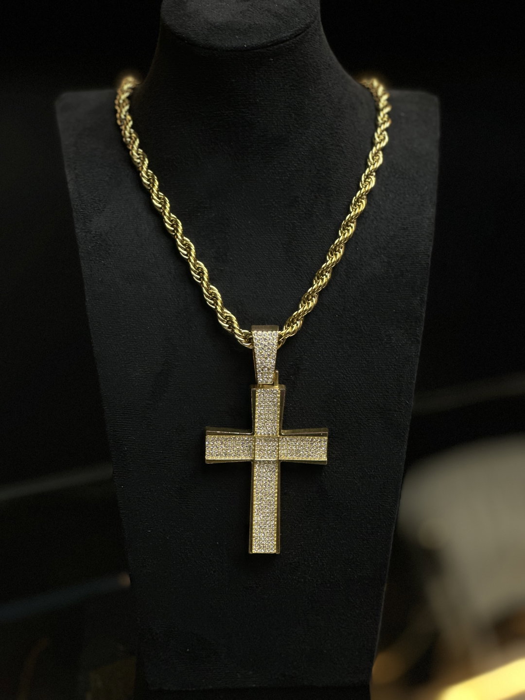 Men’s ice cross pendant 