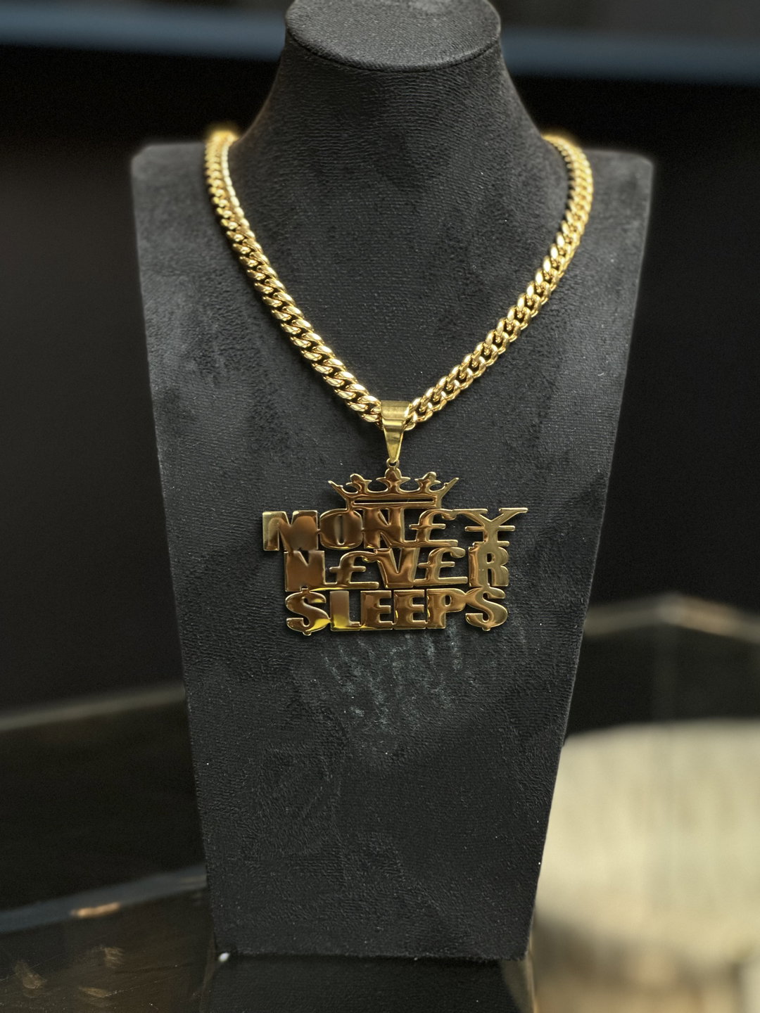 Men’s money never sleeps pendant 