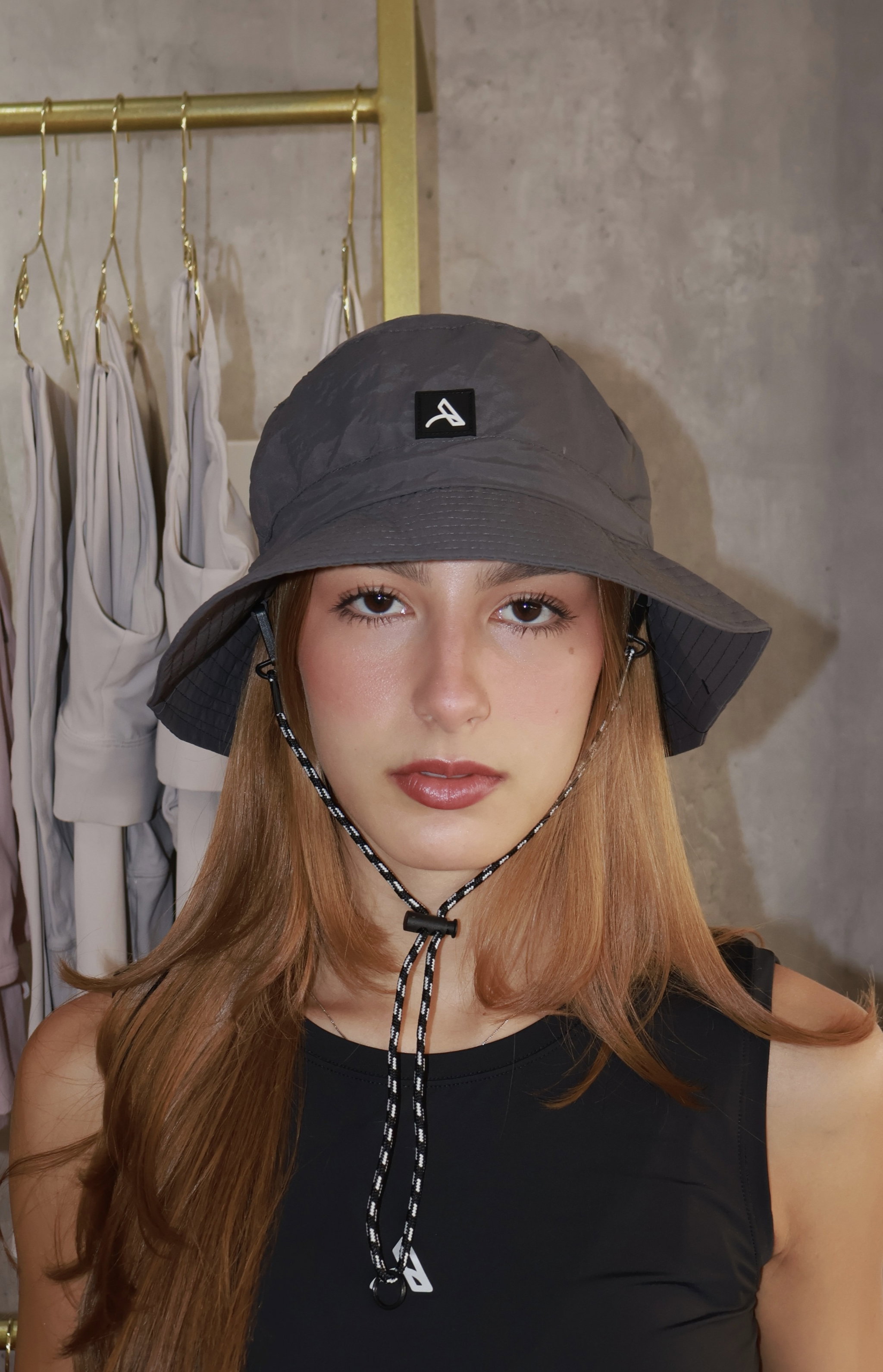 Sombrero gris impermeable_0