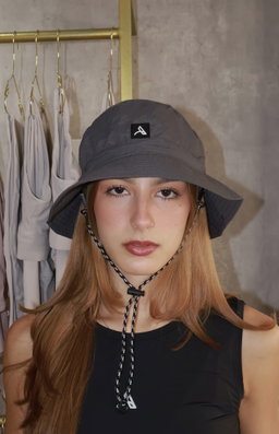 Sombrero gris impermeable