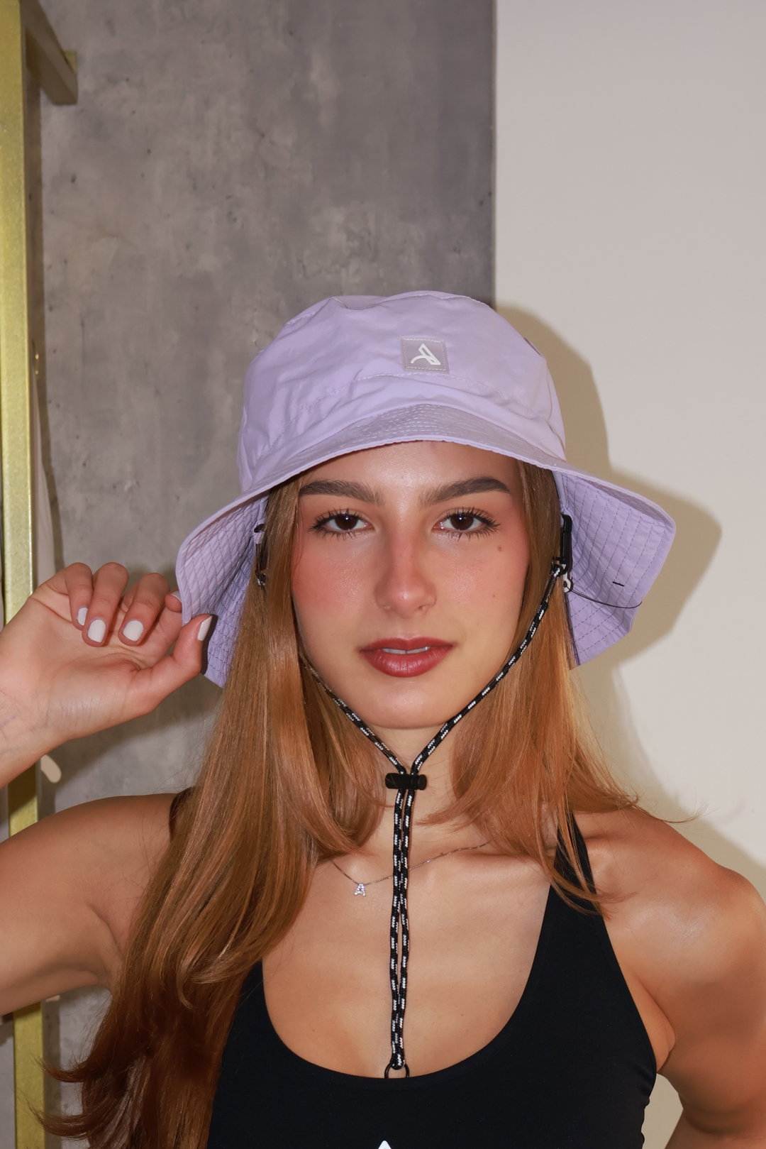 Sombrero lila impermeable