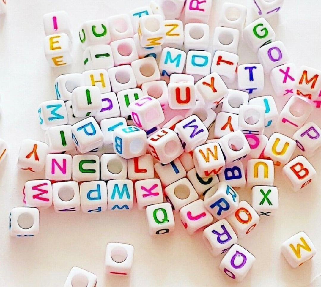White Acrytic Cube Beads_0