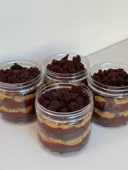 Dubai chocolate cake tub