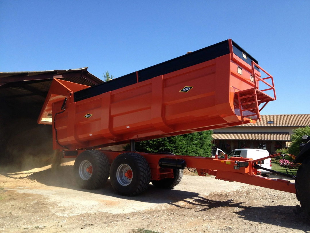 VOLQUETE DE GRANO GV 210 – CARGA ÚTIL 21.000 KG