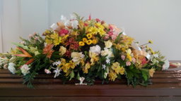Casket spray (w/ boutonniere or corsage)