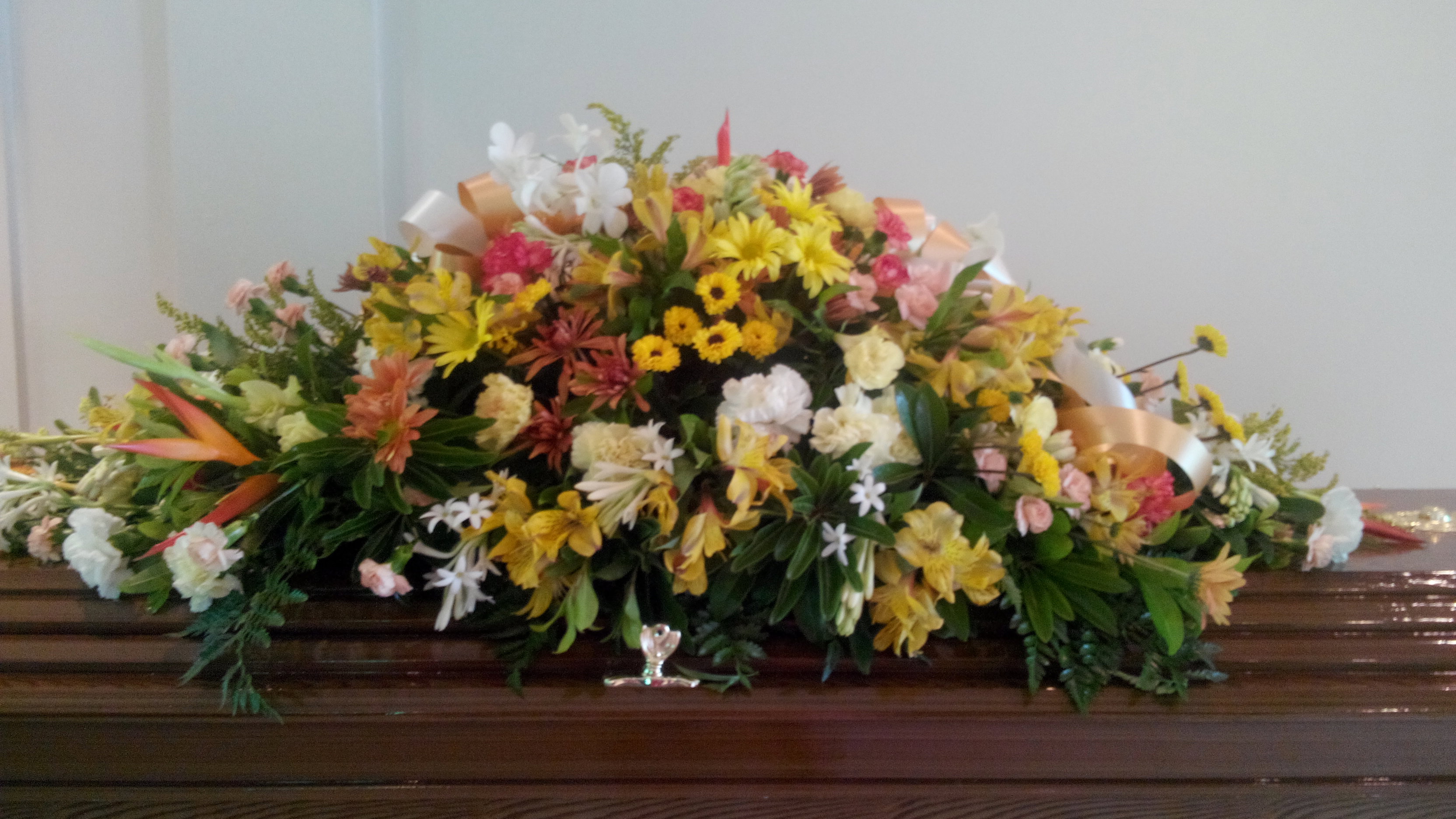 Casket spray (w/ boutonniere or corsage)_1