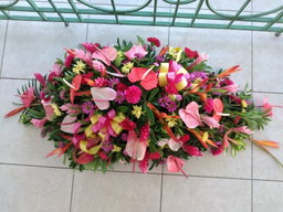 Casket spray (w/ boutonniere or corsage)
