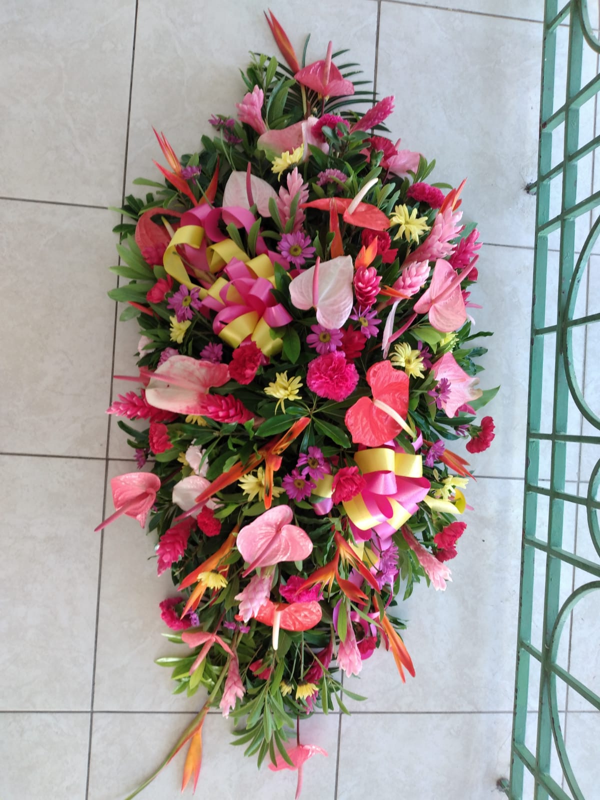 Casket spray (w/ boutonniere or corsage)_3