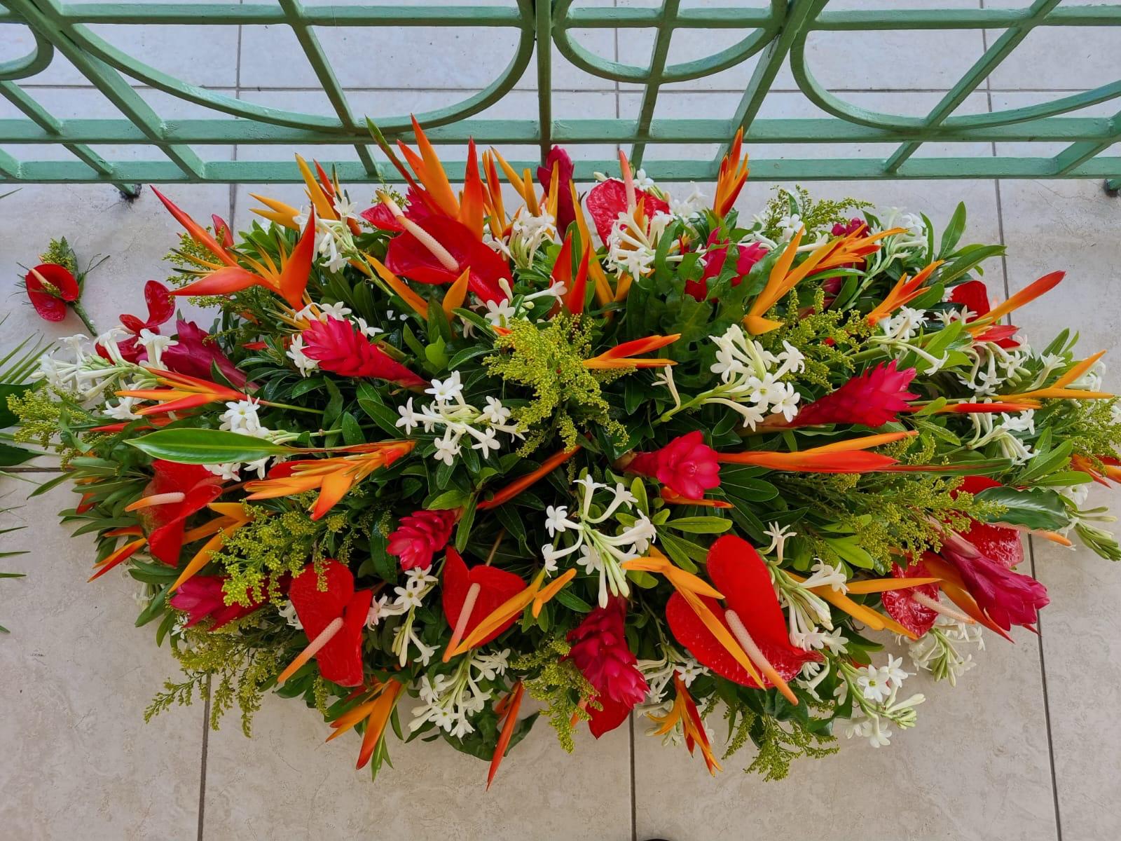 Casket spray (w/ boutonniere or corsage)_7