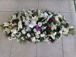 Casket spray (w/ boutonniere or corsage)