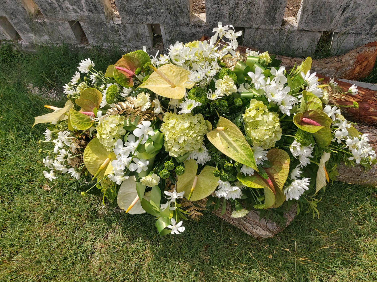 Casket spray (w/ boutonniere or corsage)_6