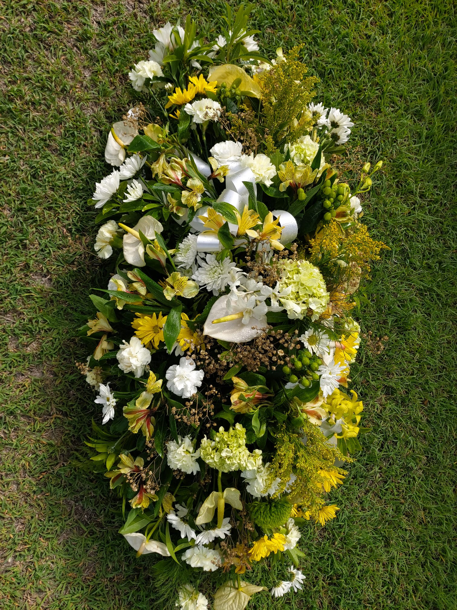Casket spray (w/ boutonniere or corsage)_8