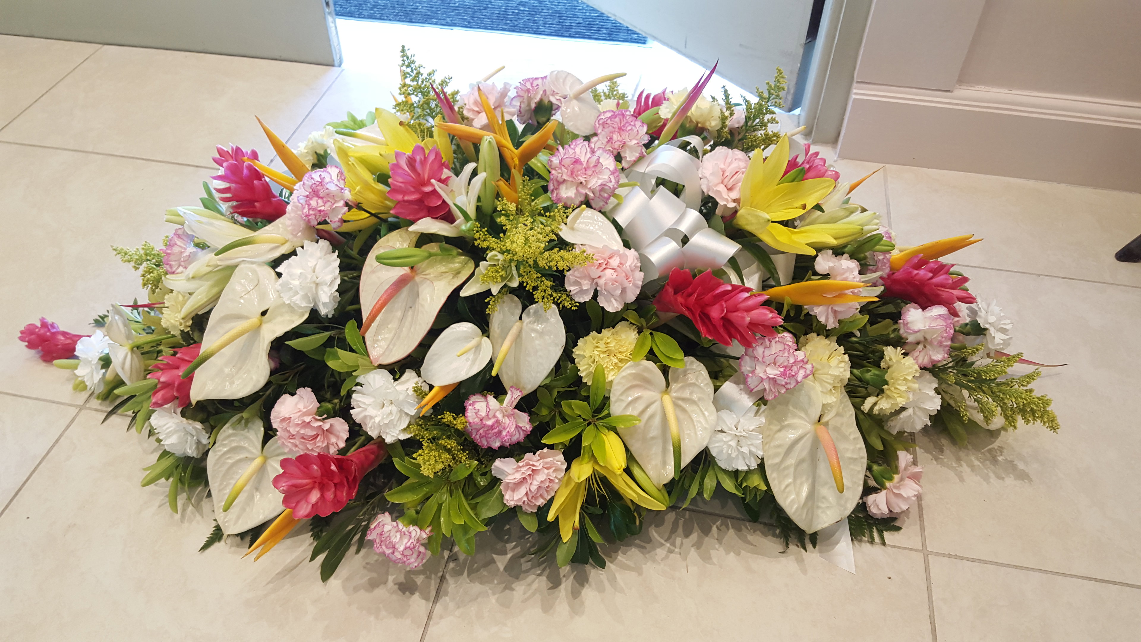 Casket spray (w/ boutonniere or corsage)_10