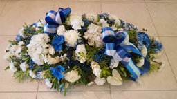 Casket spray (w/ boutonniere or corsage)