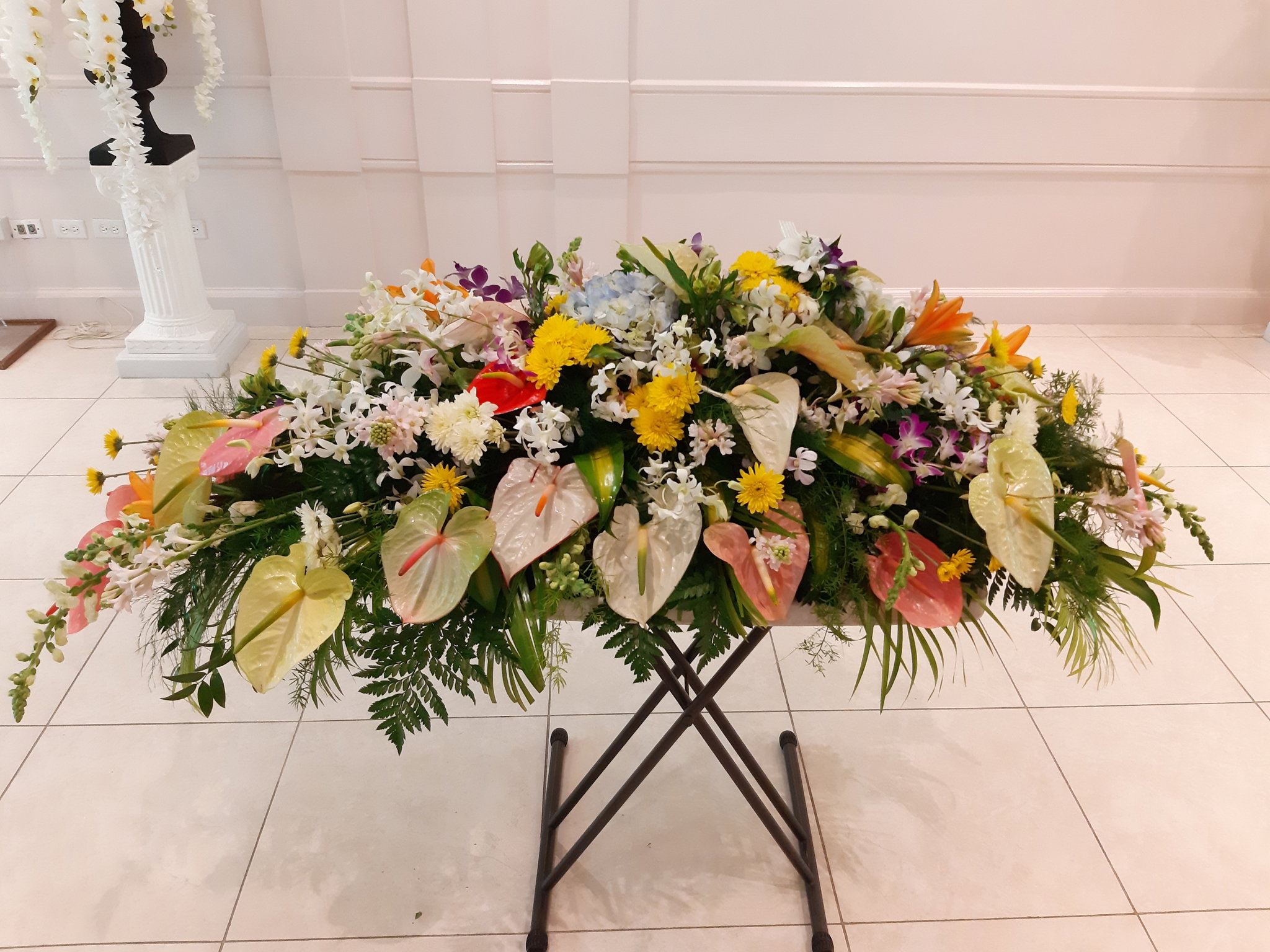 Casket spray (w/ boutonniere or corsage)_16