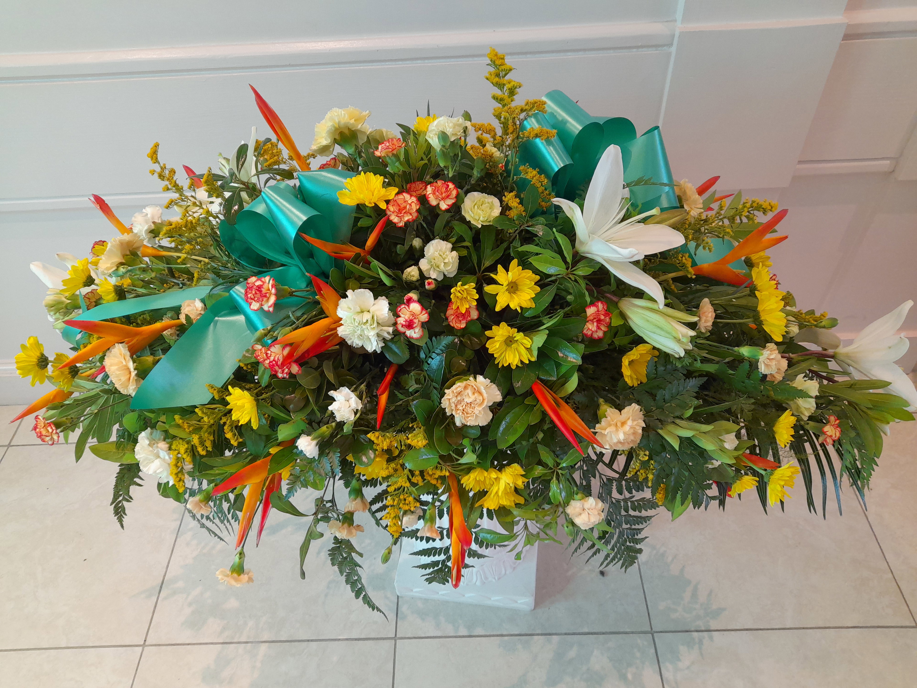 Casket spray (w/ boutonniere or corsage)_5