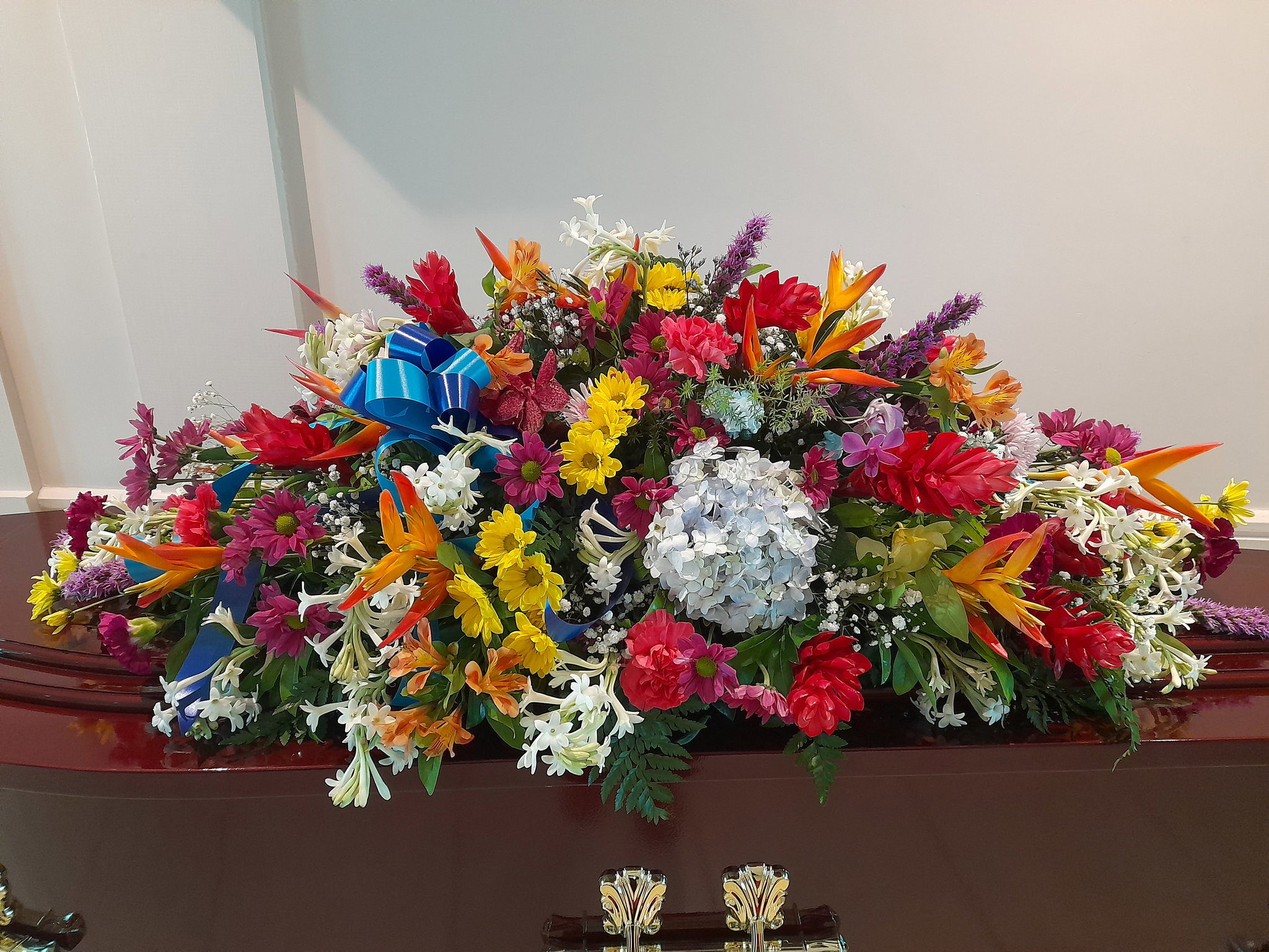 Casket spray (w/ boutonniere or corsage)_18