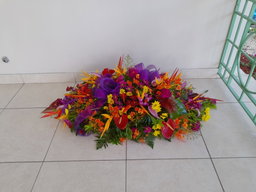 Casket spray (w/ boutonniere or corsage)