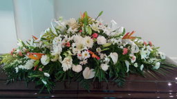 Casket spray (w/ boutonniere or corsage)