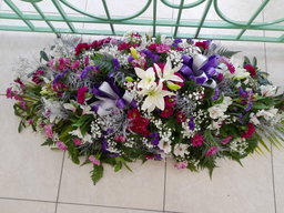 Casket spray (w/ boutonniere or corsage)