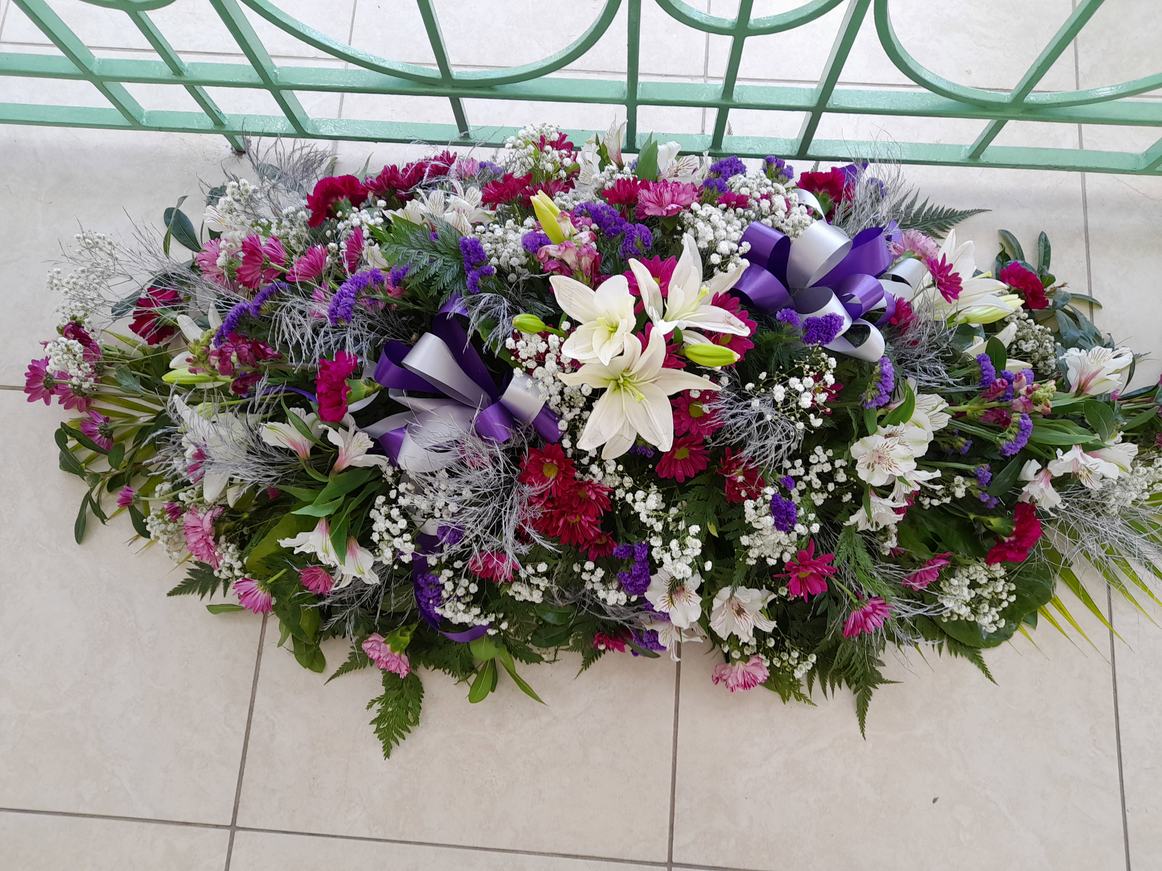 Casket spray (w/ boutonniere or corsage)_19
