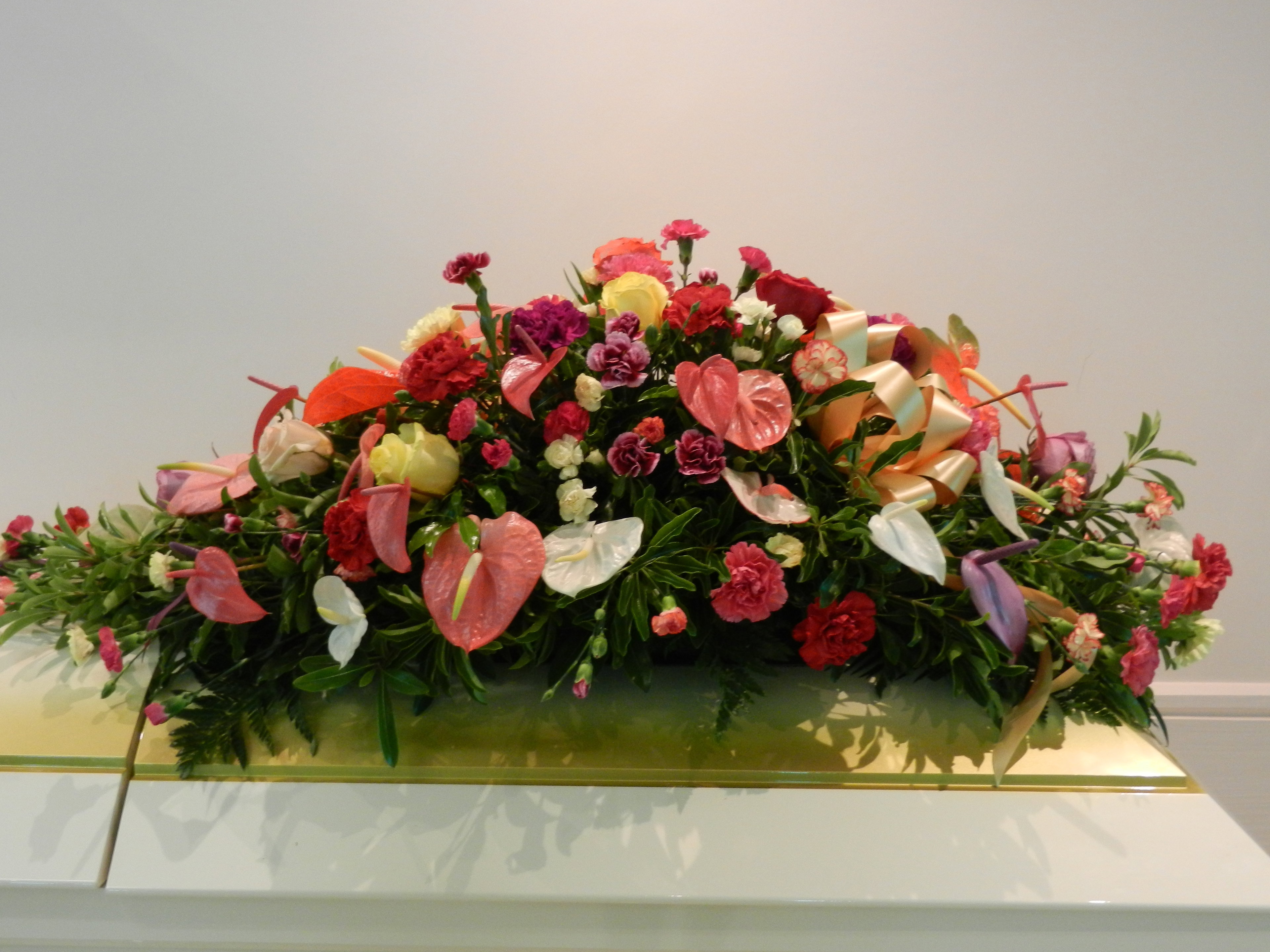 Casket spray (w/ boutonniere or corsage)_24