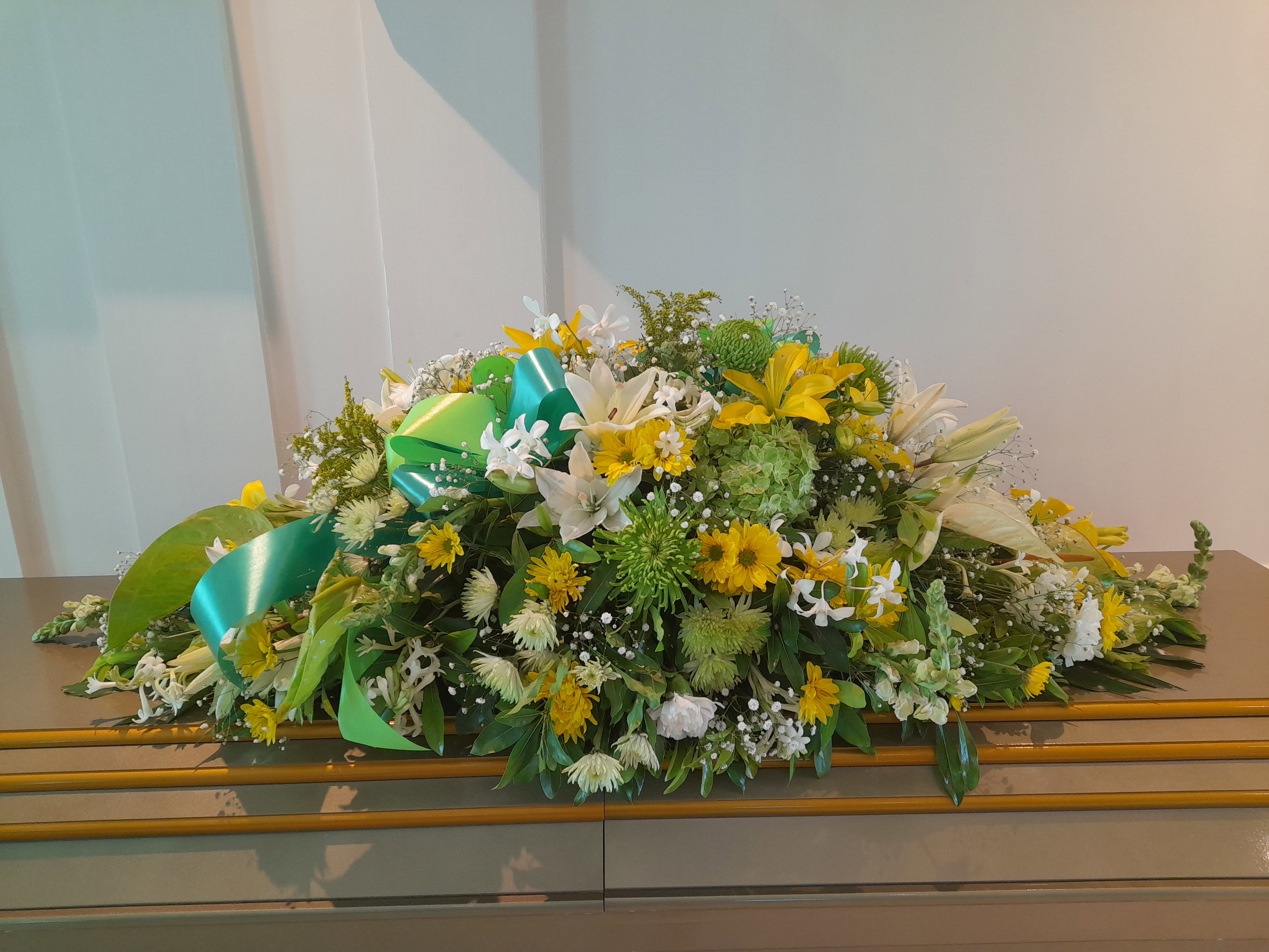 Casket spray (w/ boutonniere or corsage)_22